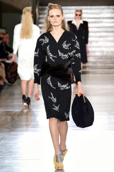 Look 30